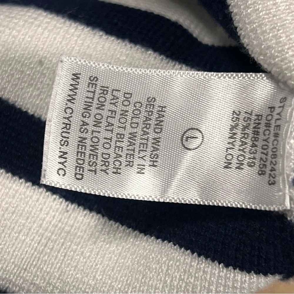 Cyrus Navy Blue Striped Crewneck Sweater Size‎ Large